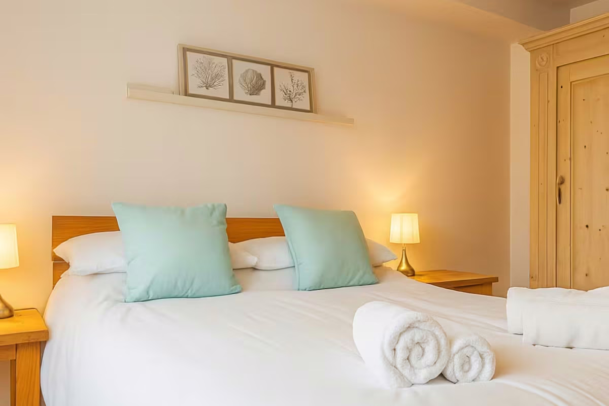 Four Degrees West – double bedroom