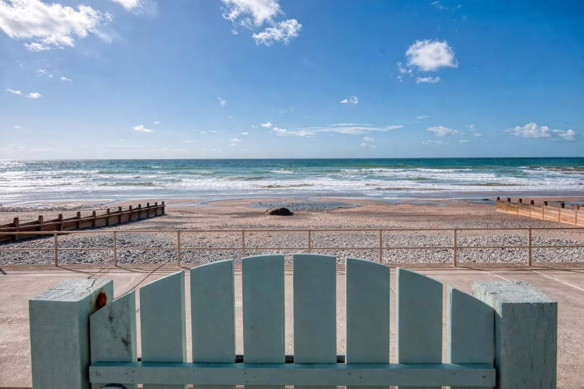 Four Degrees West – direct gate access to beach