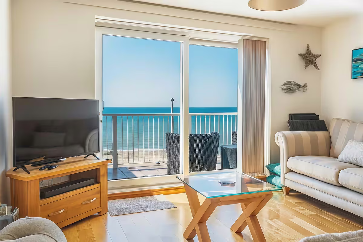 Four Degrees West – lounge with sea views