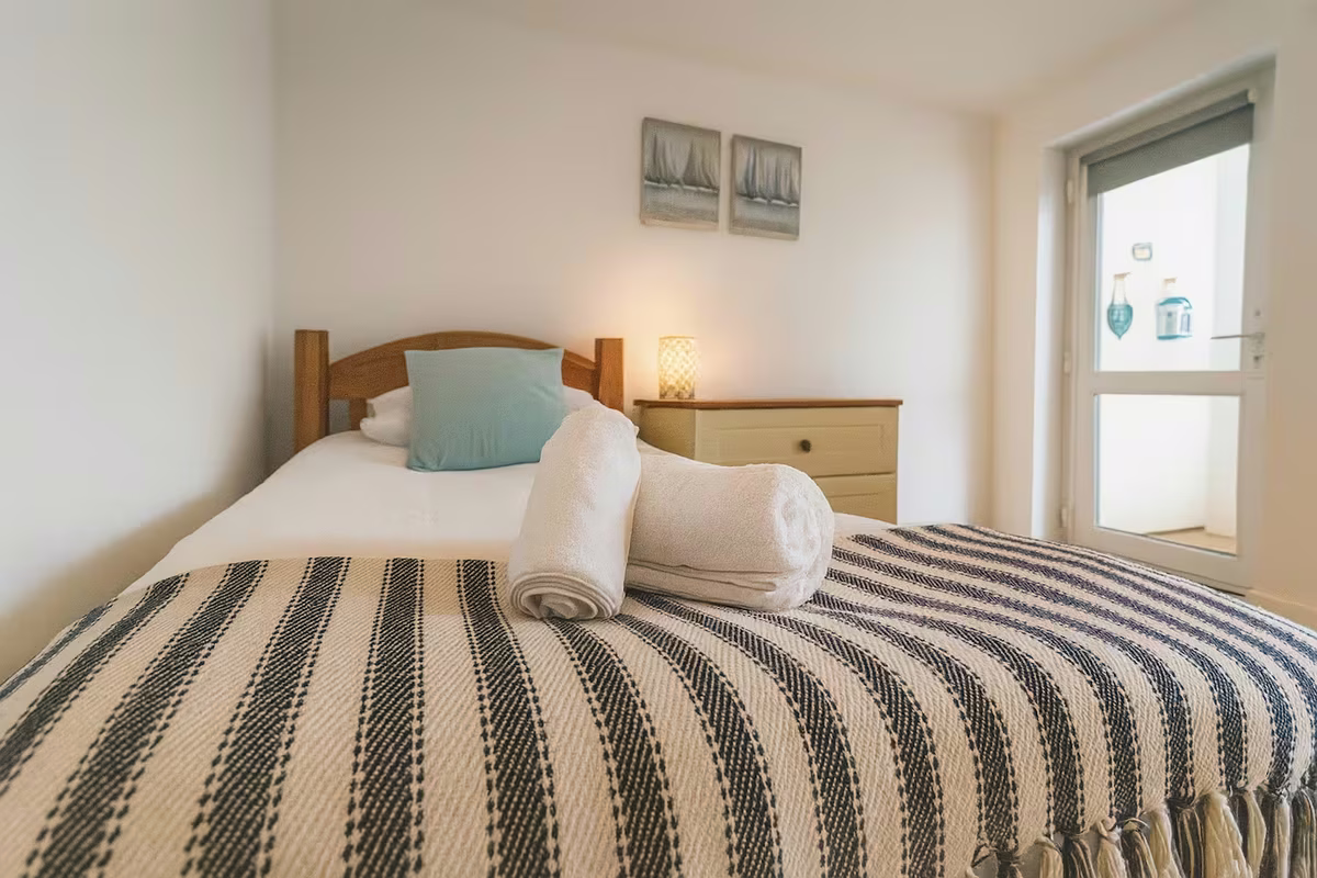 Four Degrees West – twin bedroom