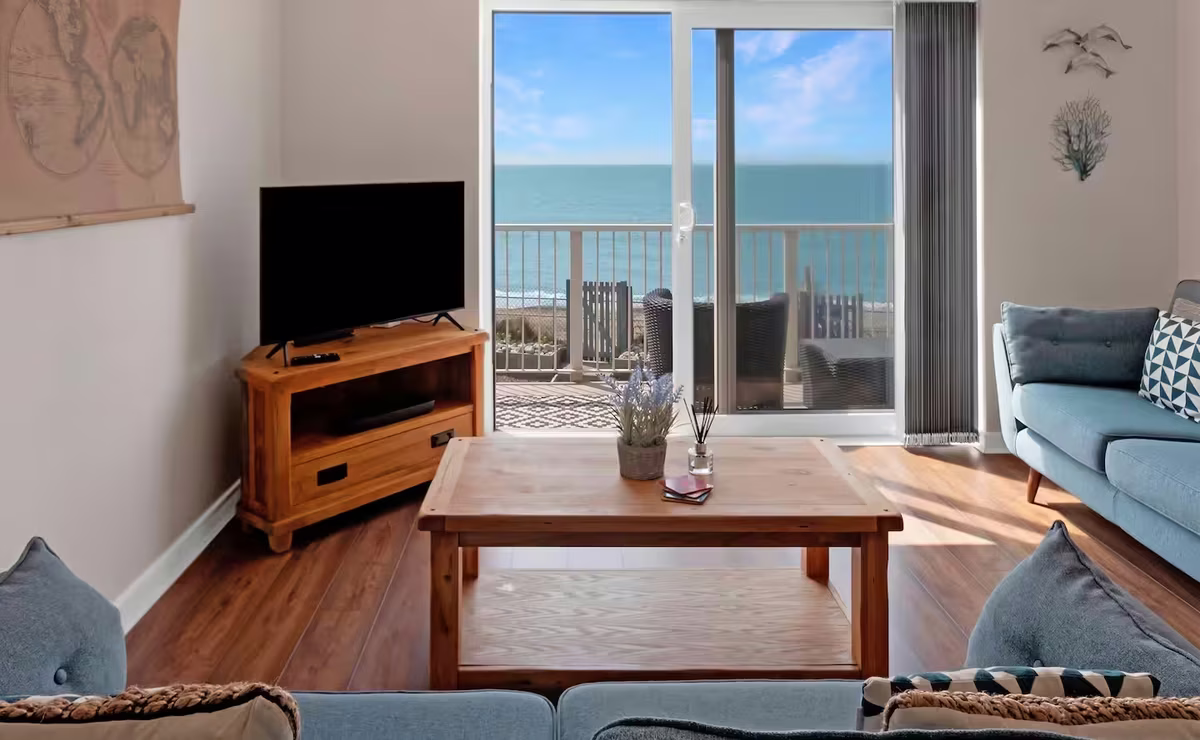 Venedotia – lounge with sea views